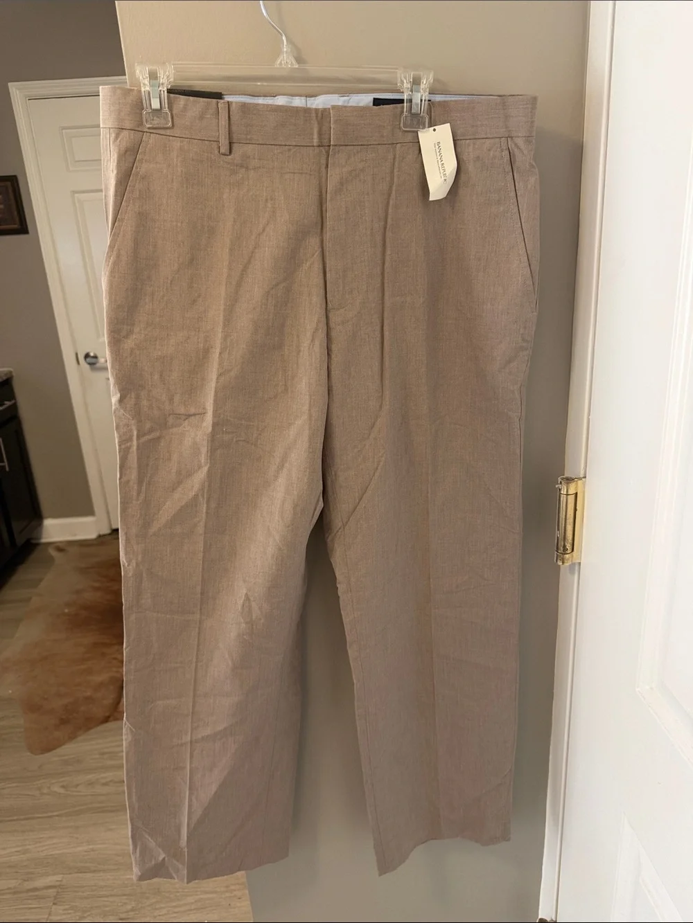 $80 NWT Banana Republic Modern Fit Pants – Men’s 35x30 100% cotton khaki/tan